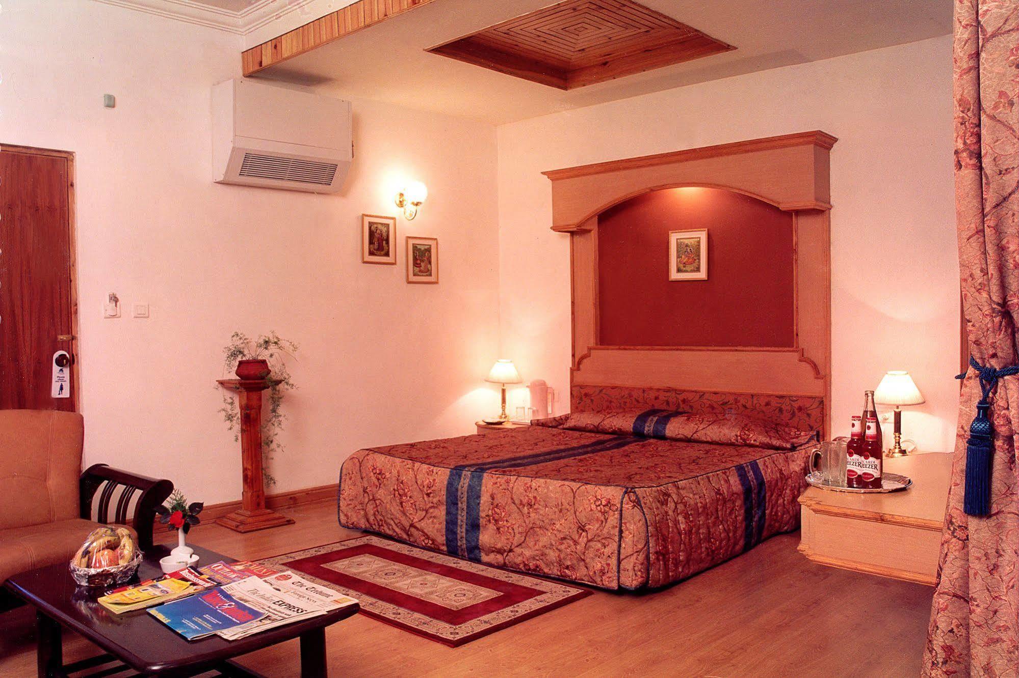 Hotel Manali Heights Bagian luar foto