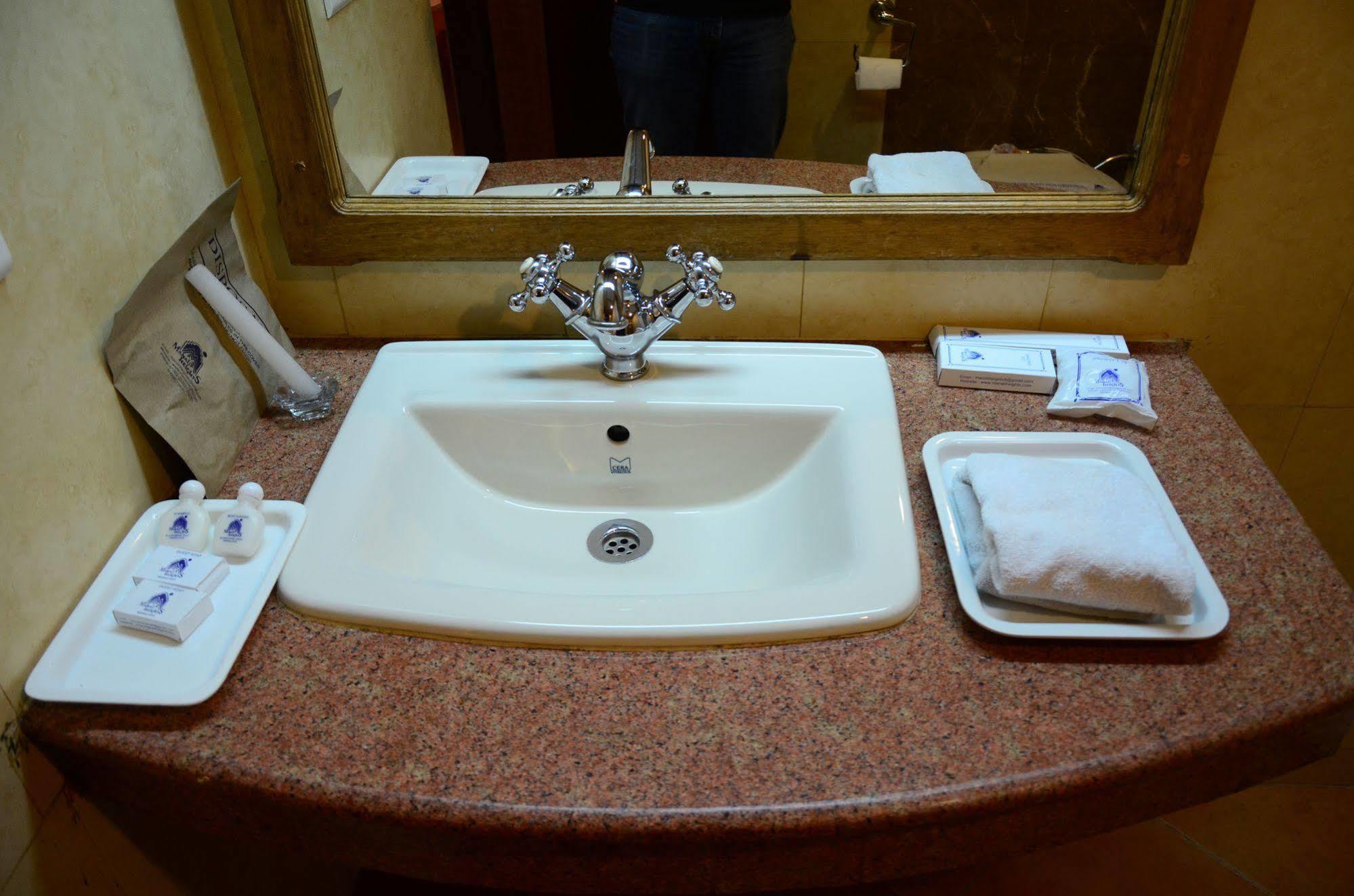 Hotel Manali Heights Bagian luar foto