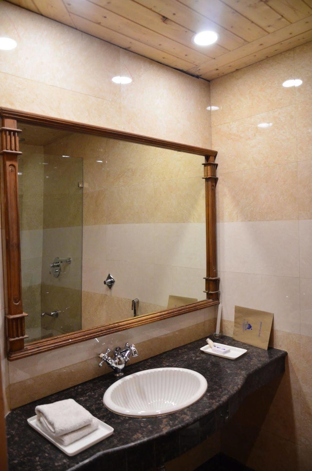 Hotel Manali Heights Bagian luar foto