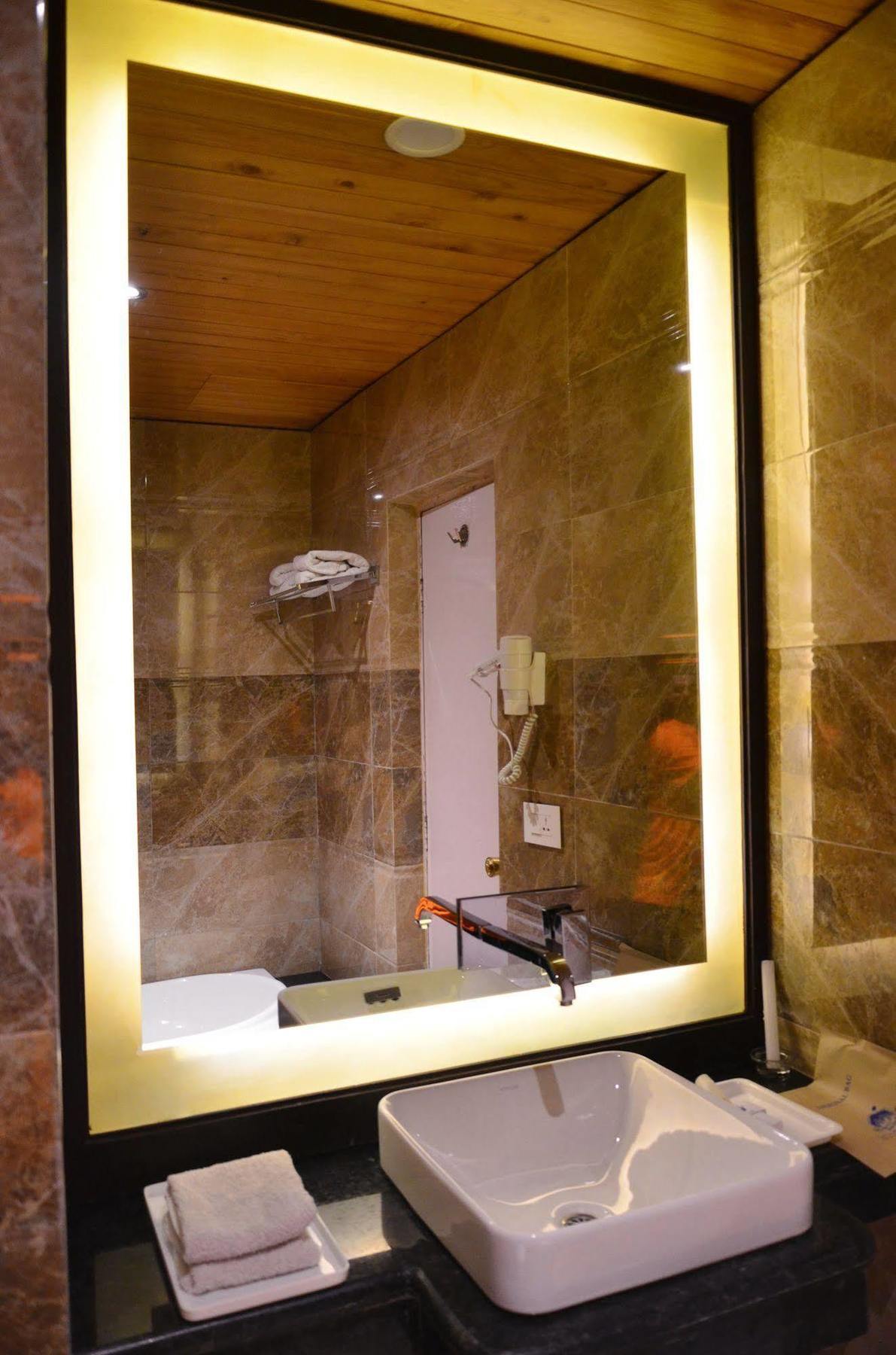 Hotel Manali Heights Bagian luar foto