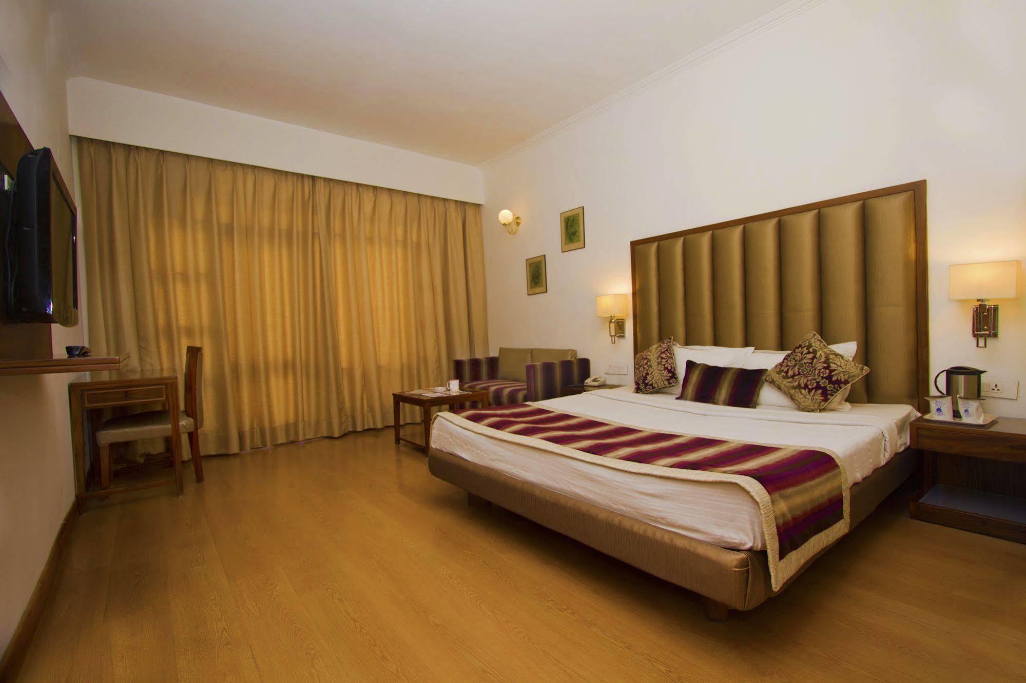 Hotel Manali Heights Bagian luar foto