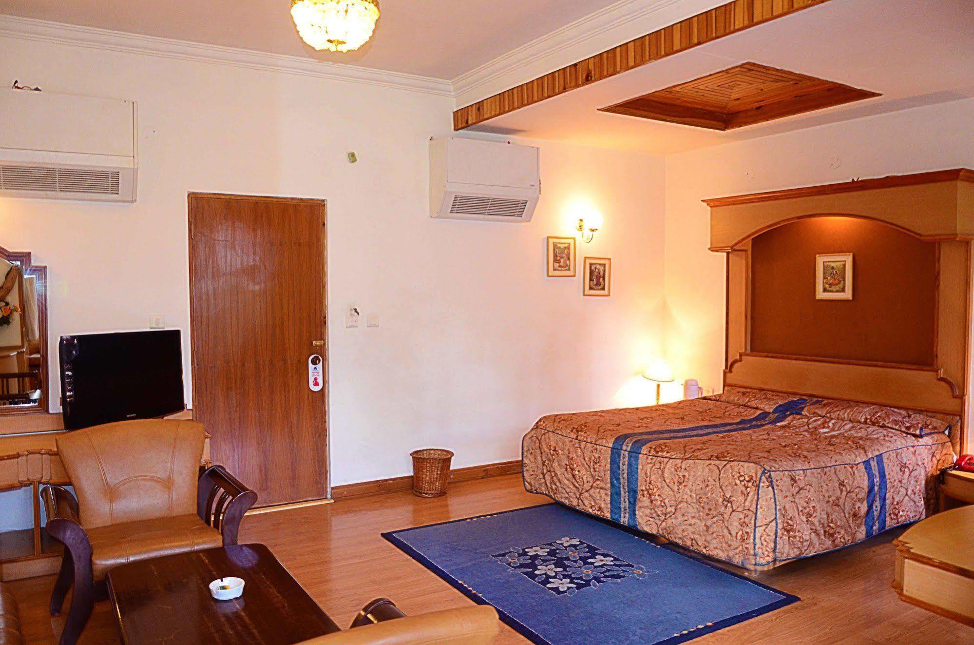 Hotel Manali Heights Bagian luar foto