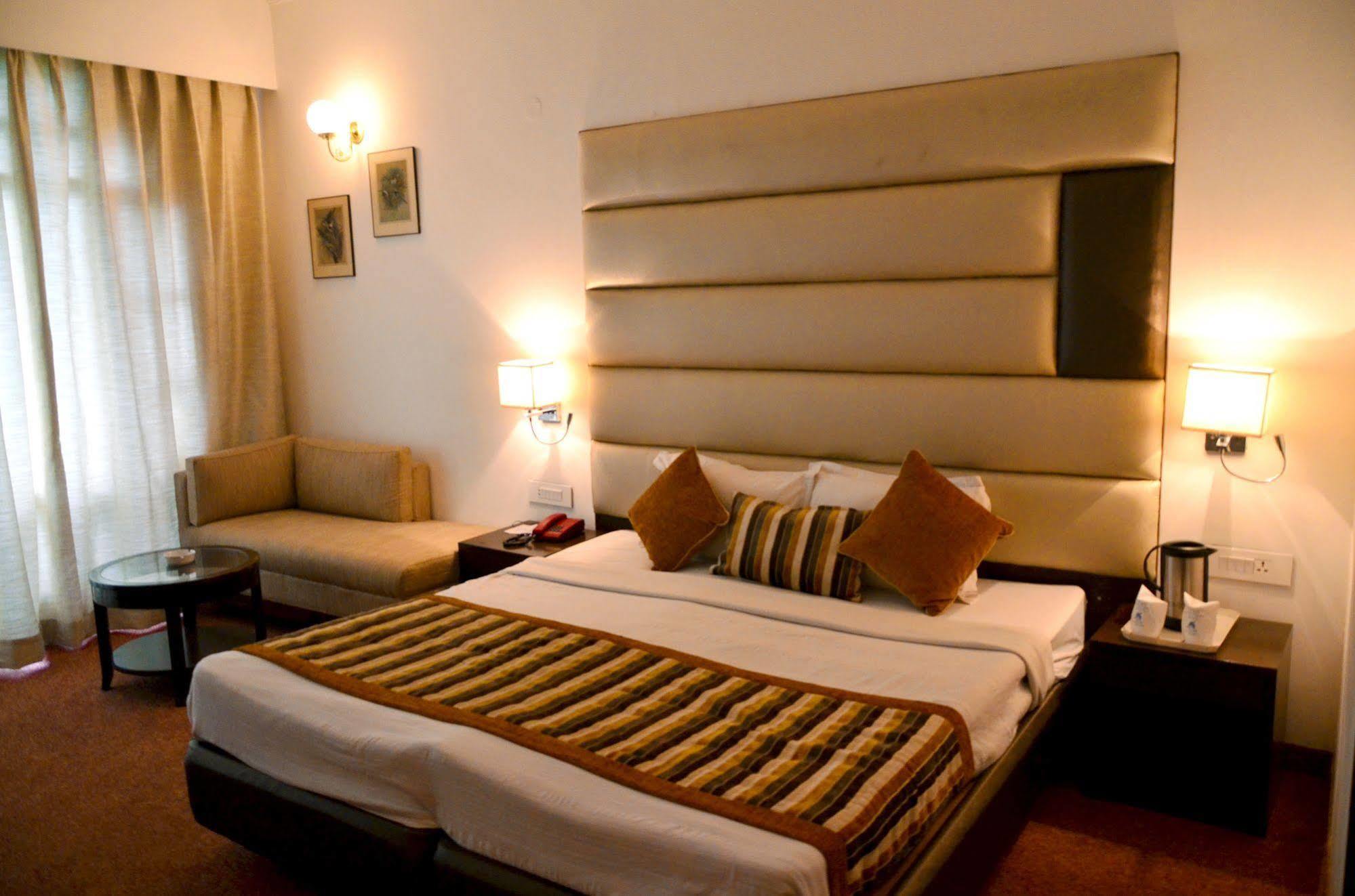 Hotel Manali Heights Bagian luar foto